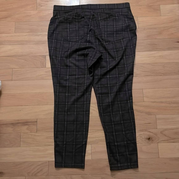 Simply Vera | Vera Wang | Skinny Mid Rise Pants | Brown/Black Plaid | XXL Short - Picture 5 of 5